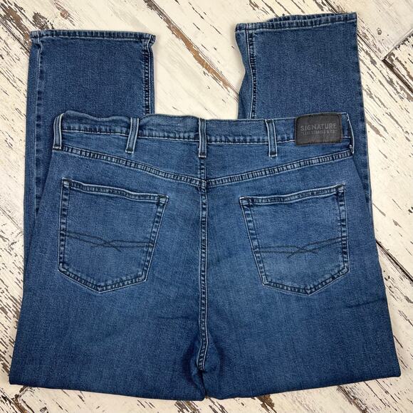 Signature Levi jeans mens 40x30 
medium wash, Stretch. Great Condition! - Picture 3 of 6
